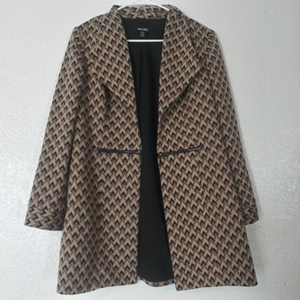Nine West women's size 10 tan and black chevron print jacket